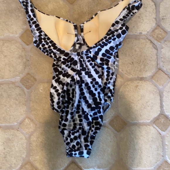 One piece bathing suit worn twice - Picture 6 of 7